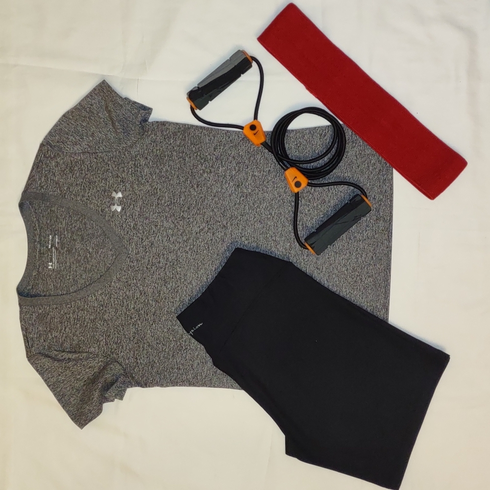 Under armour woman workout heat gear top